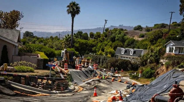 Alertan a ciudadanos por grietas en California; temen destrucción de casas