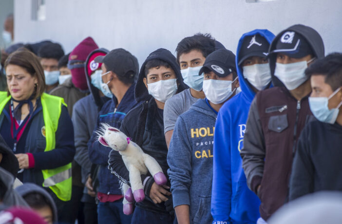 Impiden autoridades mexicanas traslado aéreo de migrantes irregulares