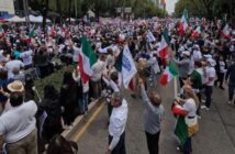 Miles de personas se manifiestan en las afueras del Senado