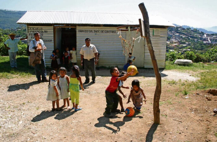 Escuelas indígenas, las de mayores carencias