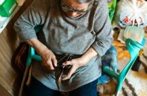 Mexicanos llegan endeudados a la vejez; esperan que apoyos sociales sean su principal sustento, dice Condusef