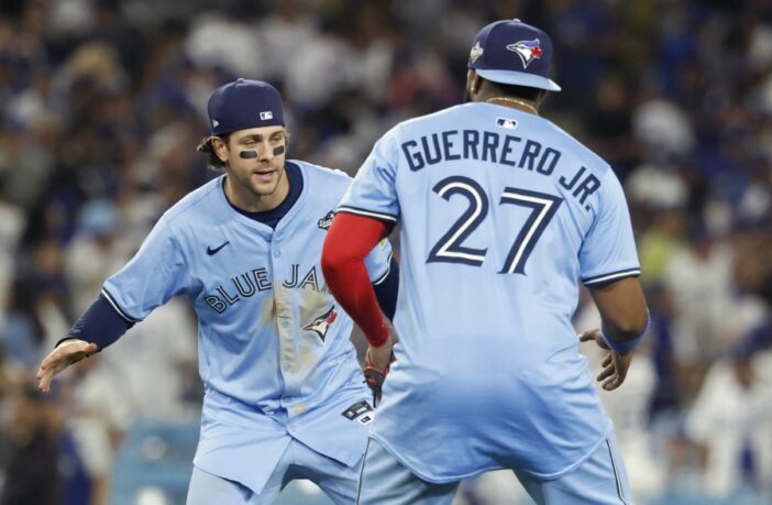 Azulejos igualan la Serie Mundial ante Dodgers y aseguran retorno a Toronto