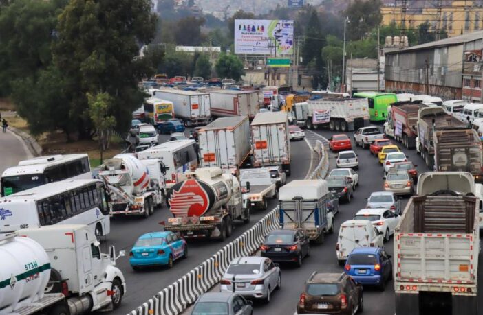 Protestas de piperos en la México-Pachuca generan caos vial